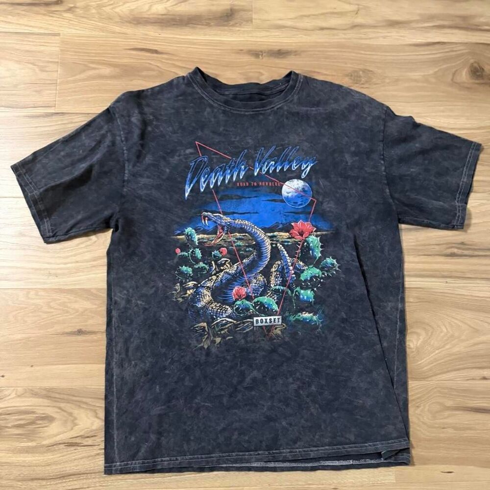 Boxset Death Valley Road to Nowhere y2K style tee graphic size medium